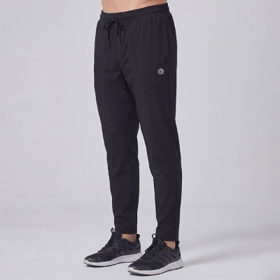 メンズテーパードパンツ／ブラック